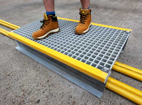 Step Over GRP Platform – Freestanding Non-Slip Access System for Safe Obstacle Navigation