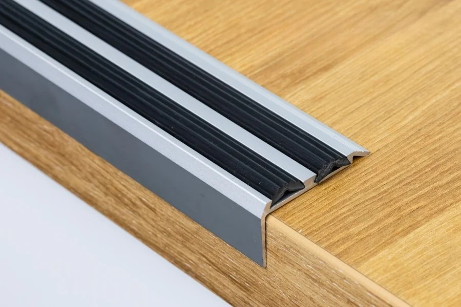 Anodised Aluminium Stair Edge Trim with Anti-Slip Rubber Insert β 35mm x 19mm β Available in 1m, 2m, and 2.5m Lengths β Silver, Gold & Champagne Finish